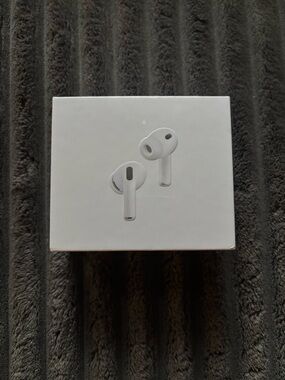 Apple AirPods Pro 3 White Retail Box